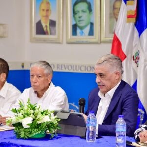 PRD da luz verde a Miguel Vargas para tejer alianza opositora rumbo al 2028