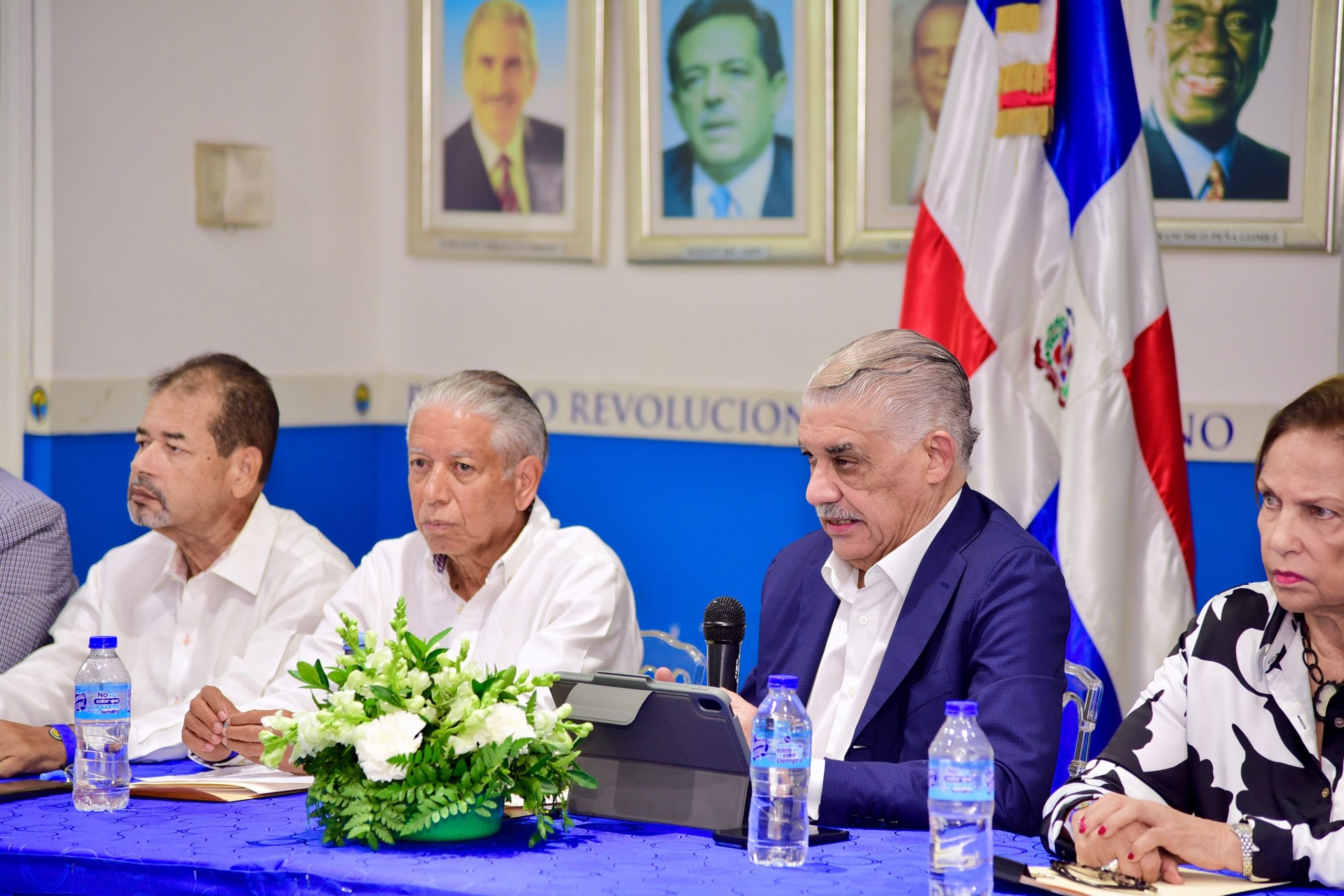 PRD da luz verde a Miguel Vargas para tejer alianza opositora rumbo al 2028