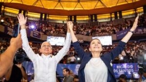 Ricardo-De-los-Santos-y-Carolina-Mejia-355x200-1