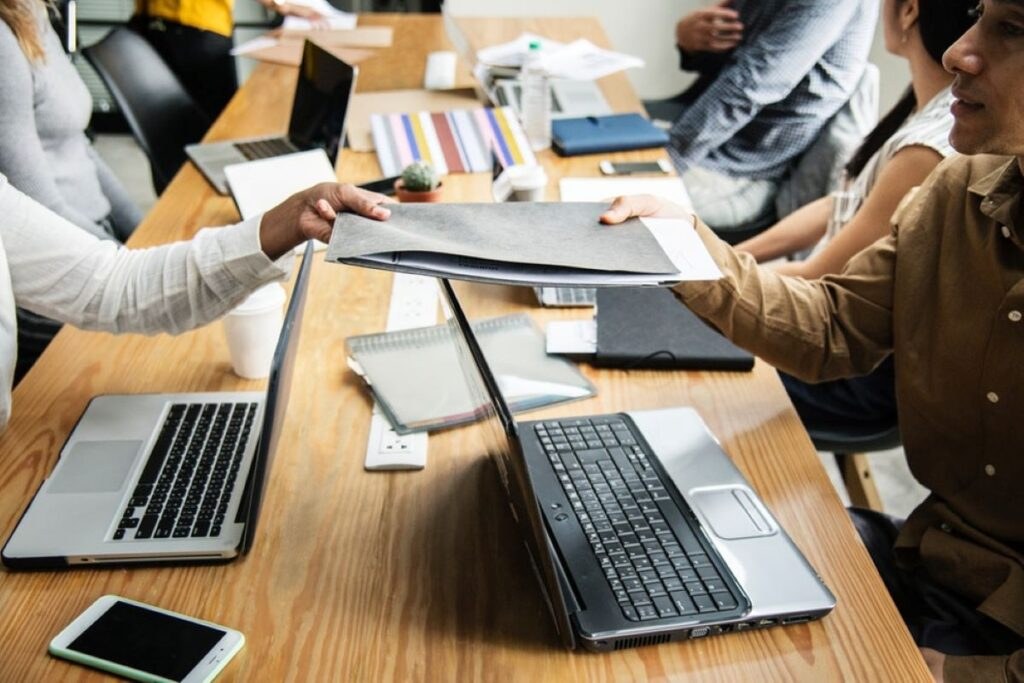 Empresas latinoamericanas en jaque: la demanda cambia y la competencia aprieta