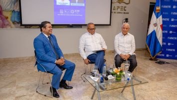 Unapec-reune-a-especialistas-para-debatir-los-desafios-del-transporte-en-Republica-Dominicana-355x200-1