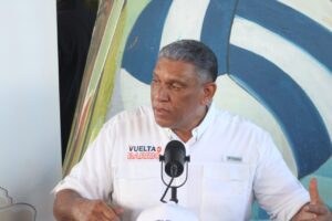 Chu Vásquez oficializa su apoyo a Carolina Mejía como candidata presidencial del PRM