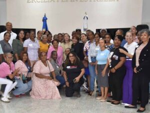 capacitacion-sobre-violencia-de-genero-del-ministerio-de-la-mujer-7b6f58c6-focus-min0.04-0.21-400-300