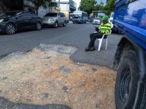 choferes-reclaman-asfalto-tras-excavacion-en-calle-doctor-betances-34bb70c1-focus-0.04-min0.09-400-300