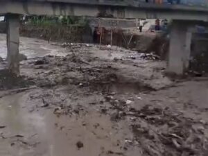 crecida-de-arroyo-lima-afecta-los-trabajos-de-puente-en-azua-706e2d99-focus-0-0-400-300