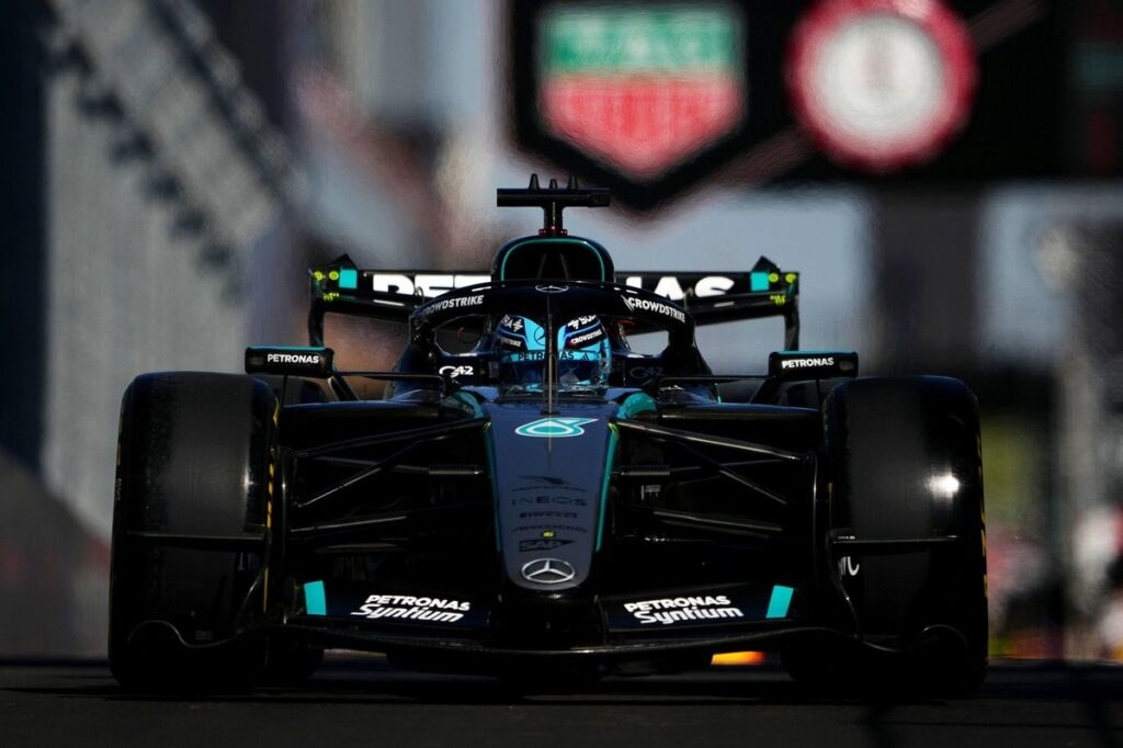 george-russell-mercedes-4