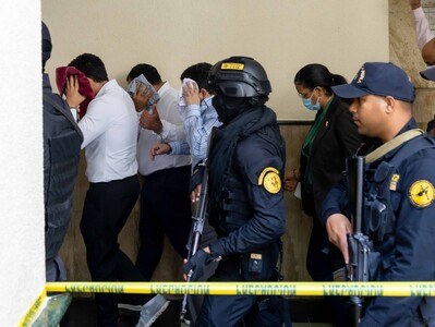 imagen-210926-los-imputados-en-senasa-20-son-trasladados-al-tribunal-que-le-conocera-coercion-fe-fotos-estarlin-rosa4-57a54cd2-focus-0.09-0.41-400-300