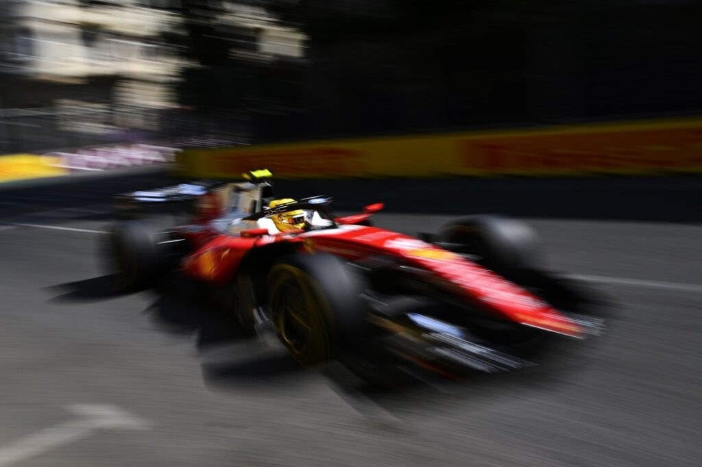 lewis-hamilton-ferrari