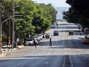 personas-calle-cuba-efe-ae26528f4c33f06cb2edb03e3f856bf06bcaf8f5w-447a8cf5-focus-0.04-min0.27-400-300
