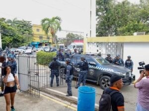 policia-nacional-despliega-contingente-en-sepultura-de-joven-abatido-en-santiago-ae142e93-focus-0-0-400-300