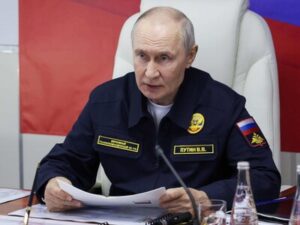 putin-naval-efe-8d38d3e2fea306f4a8db58a3438a4b92b0189763w-62ab5f59-focus-0-0-400-300