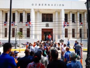 simulacros-de-terremoto-en-santiago-requieren-mayor-seriedad-segun-gobernadora-rosa-santos-a29ab5f5-focus-0-0-400-300