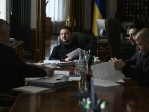 zelenski-inicia-negociaciones-de-paz-ucrania-con-emisarios-6a9b8886-focus-0-0-400-300