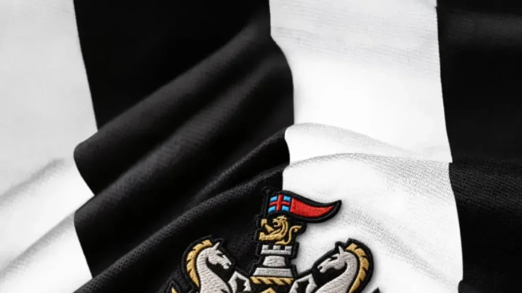 Newcastle devela escudo renovado para su afición