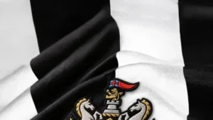 Newcastle devela escudo renovado para su afición