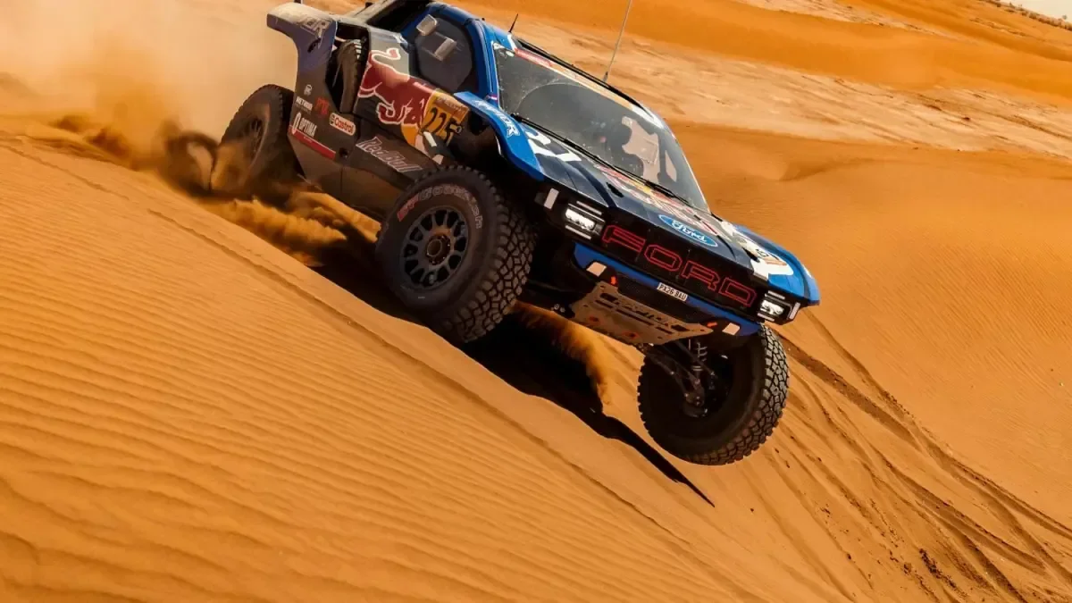 Sainz asume el mando del Rally de Marruecos mientras Dacia vuelve a enredarse