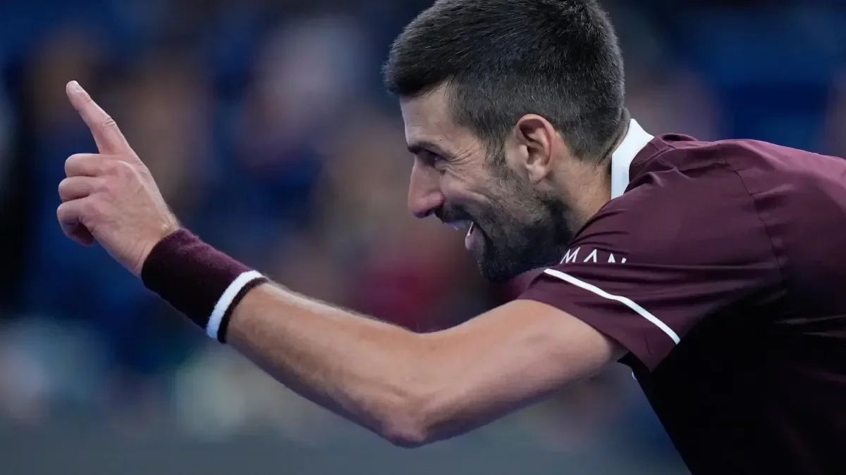 Djokovic enciende las alarmas en Pekín con un susto que recuerda al de Nadal en Roland Garros