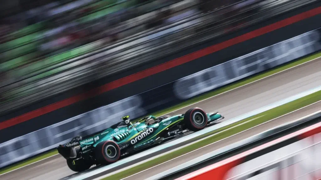 Ni en Aston Martin se explican lo de Alonso en Sepang: "Es algo que necesitamos entender