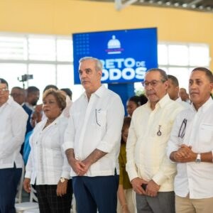 Abinader estrena moderno centro educativo en Pedro Brand para 960 alumnos