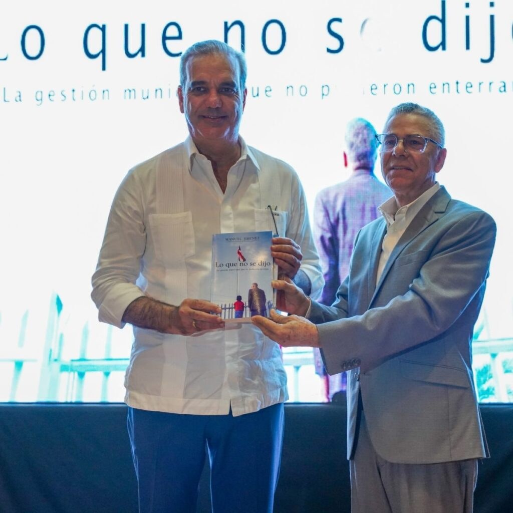 Manuel Jiménez pone en circulación libro sobre su gestión municipal en SDE