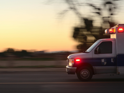 ambulancia-que-salio-de-casa-de-fiscal-tenia-oculto-303270-dolares-20471fc5-focus-0-0-400-300