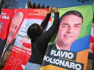 lula-y-bolsonaro-se-enfrentan-este-domingo-en-las-urnas-de-brasil-2c0c383f-focus-0-0-400-300