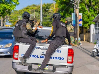 migracion-informa-que-deporta-a-302-haitianos-por-dajabon-018d8c85-focus-0-0-400-300