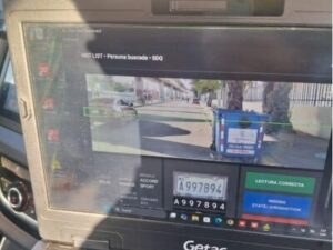 policia-comienza-a-usar-el-reconocimientos-de-placas-en-movimientos-521c6521-focus-0-0-400-300