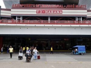 sin-combustible-y-con-menos-vuelos-pero-a-cuba-aun-llegan-aviones-a9a83739-focus-0-0-400-300