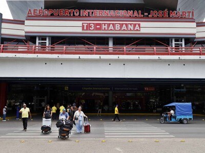 sin-combustible-y-con-menos-vuelos-pero-a-cuba-aun-llegan-aviones-a9a83739-focus-0-0-400-300